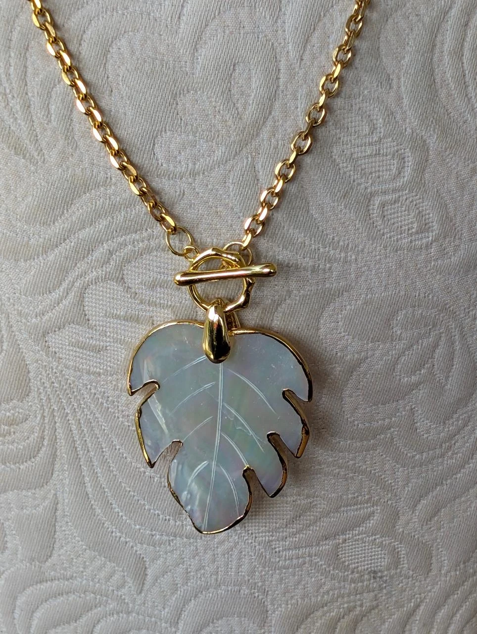 Collier sur chaine dorée acier inoxydable avec pendentif en nacre PA1011